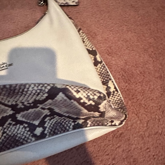 COACH PURSE SHOULDER BAG CREAM SNAKE PRINT - Picture 2 of 6